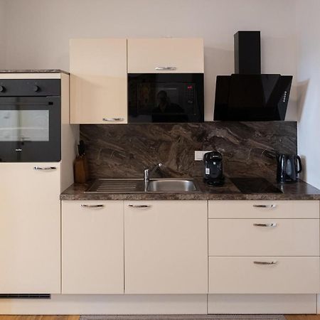 Modern Apartment W/ Cozy Balcony Near City Center Wien Exteriör bild