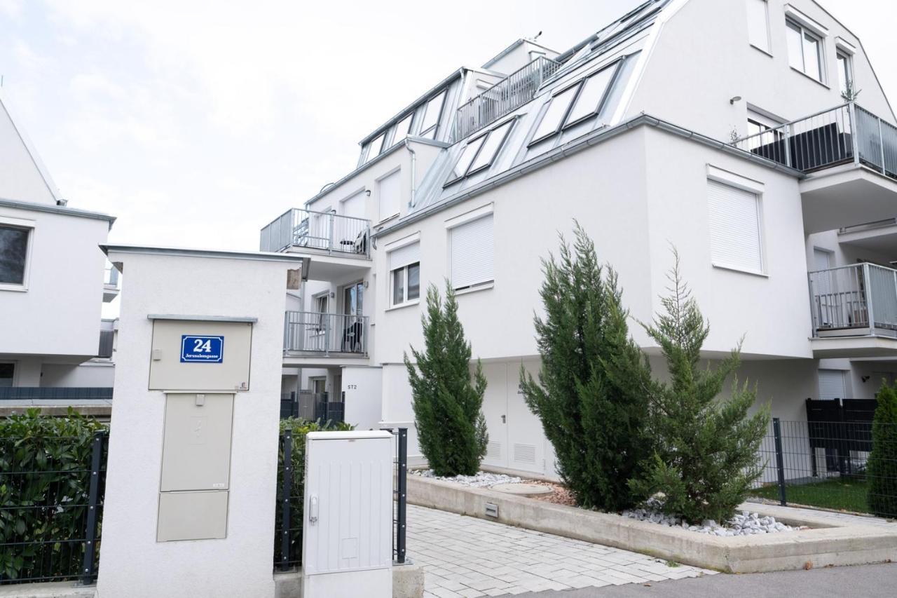 Modern Apartment W/ Cozy Balcony Near City Center Wien Exteriör bild