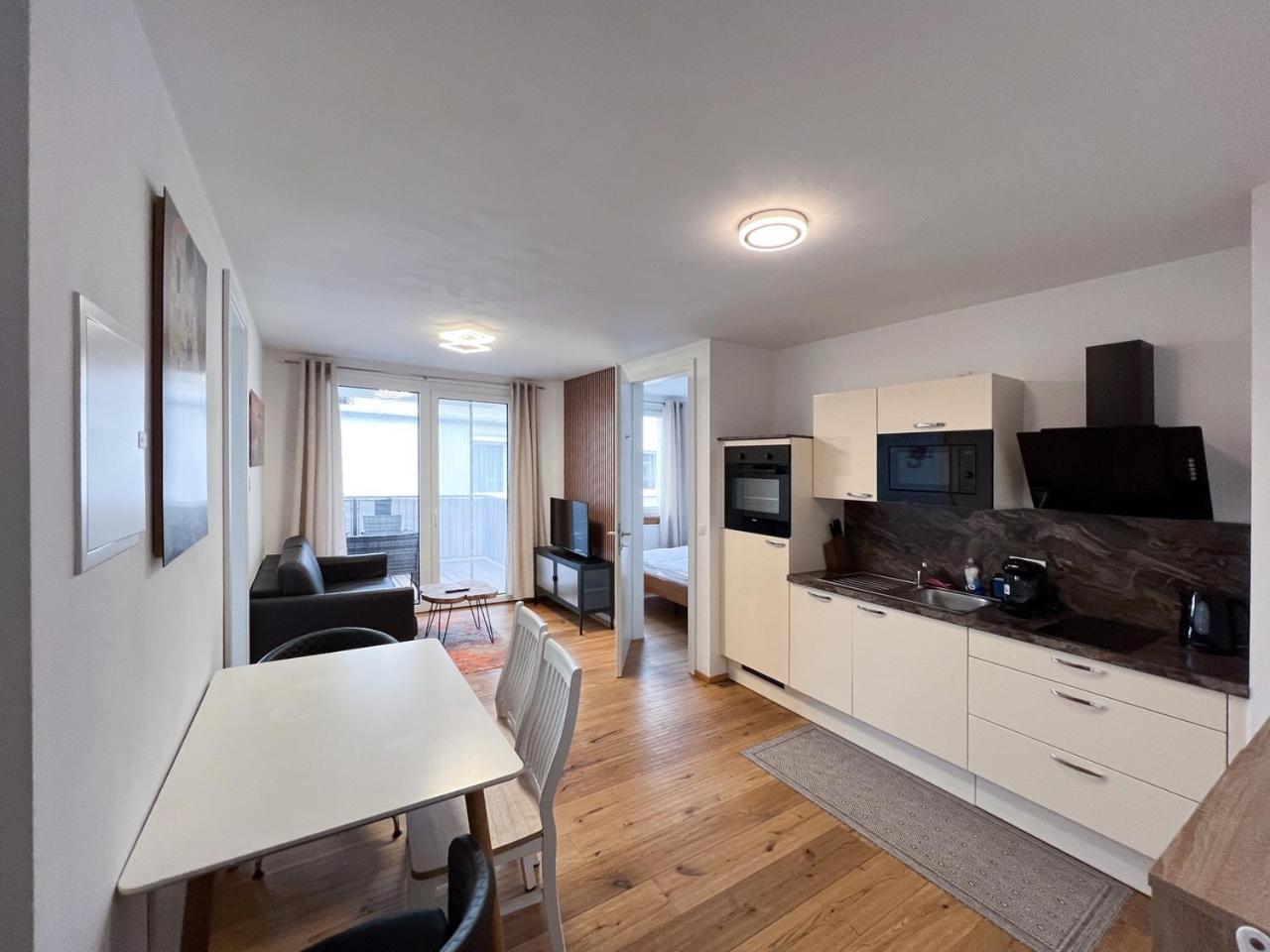 Modern Apartment W/ Cozy Balcony Near City Center Wien Exteriör bild