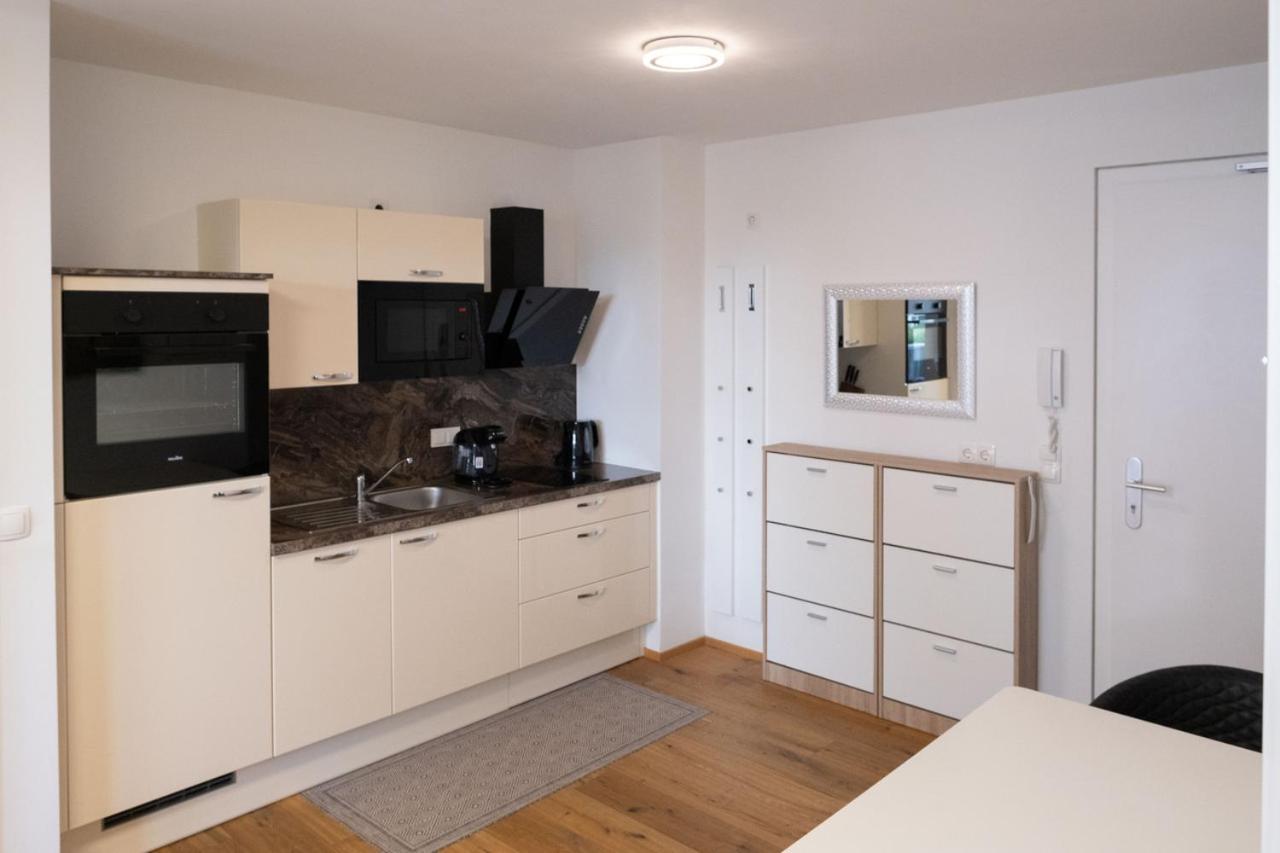 Modern Apartment W/ Cozy Balcony Near City Center Wien Exteriör bild