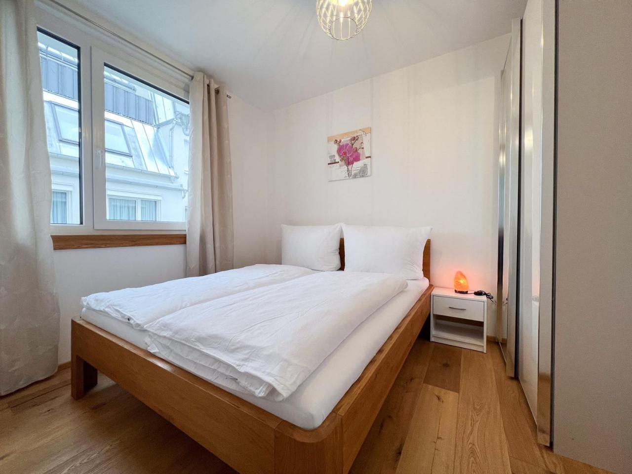 Modern Apartment W/ Cozy Balcony Near City Center Wien Exteriör bild