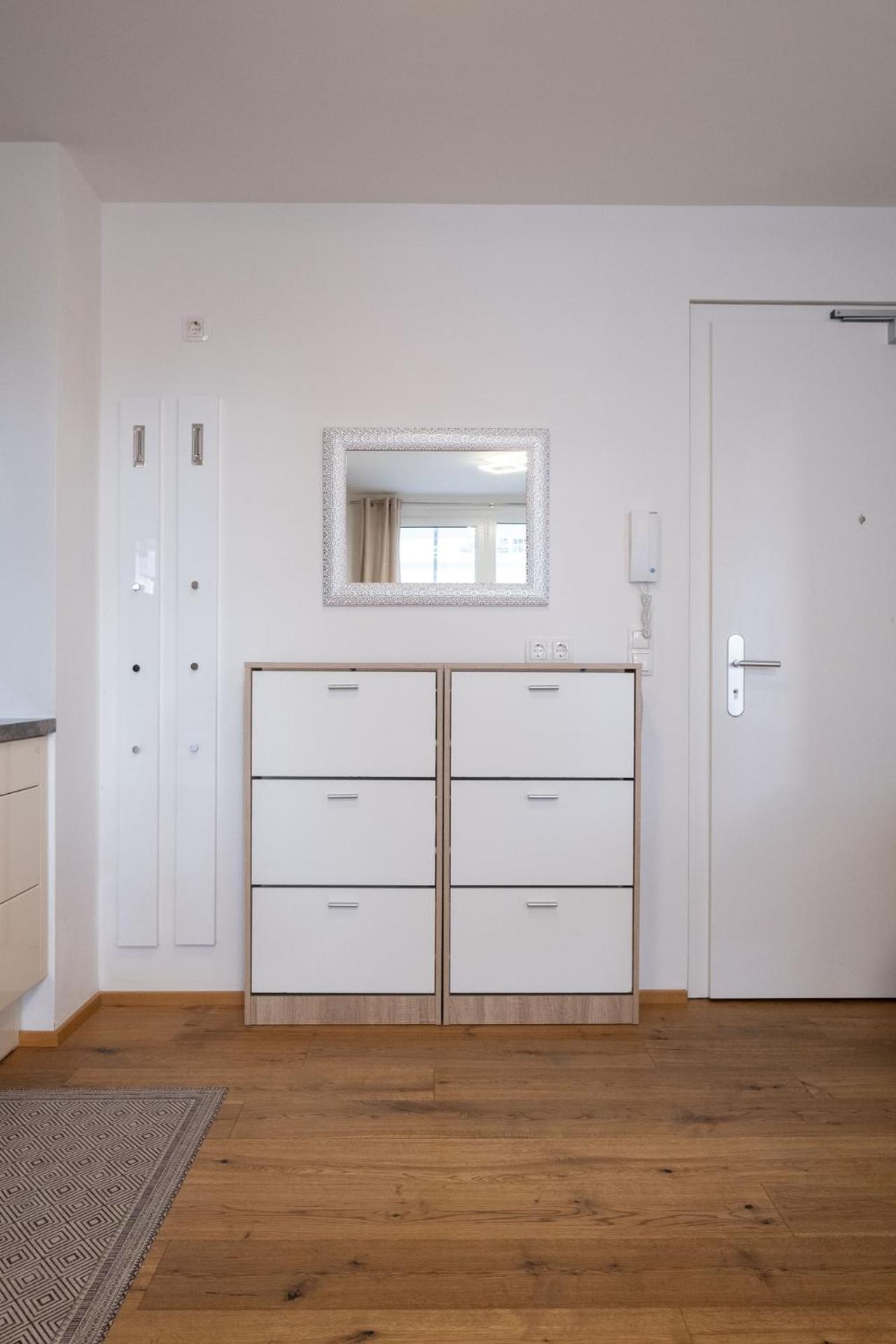 Modern Apartment W/ Cozy Balcony Near City Center Wien Exteriör bild