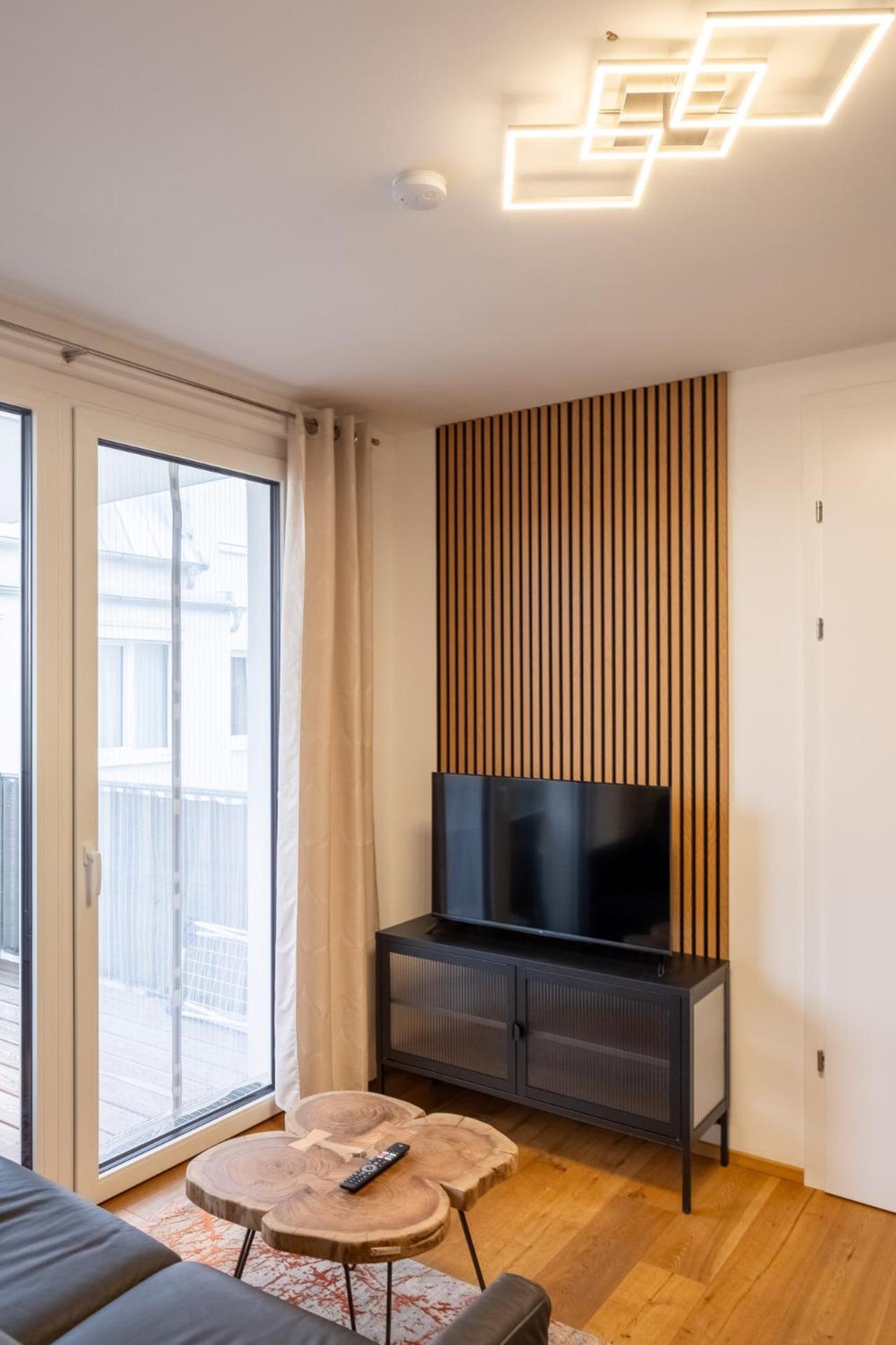Modern Apartment W/ Cozy Balcony Near City Center Wien Exteriör bild